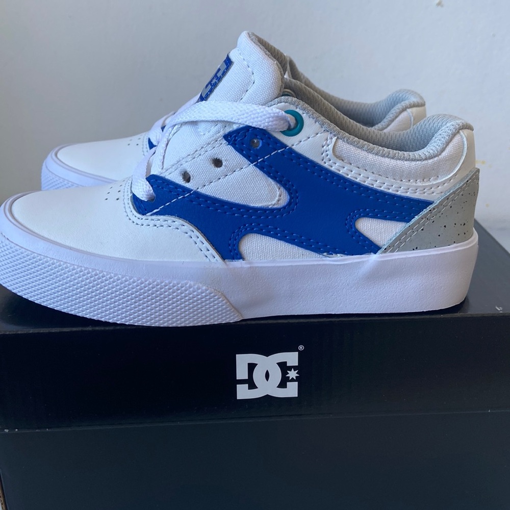DC boys Kali’s Vulc white skate shoe.